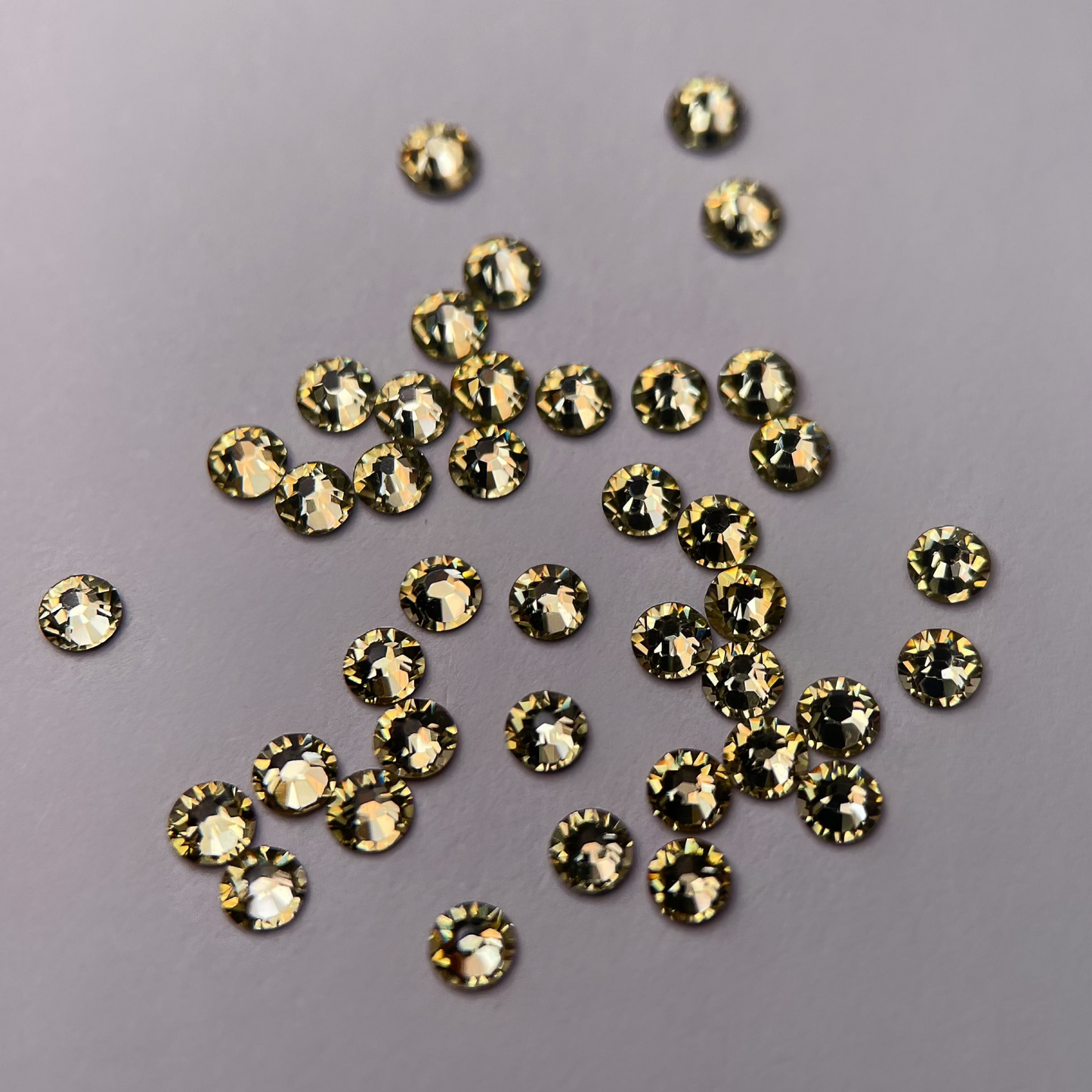 Strass dentaire Swarovski rond, couleur citron, éclat cristallin.