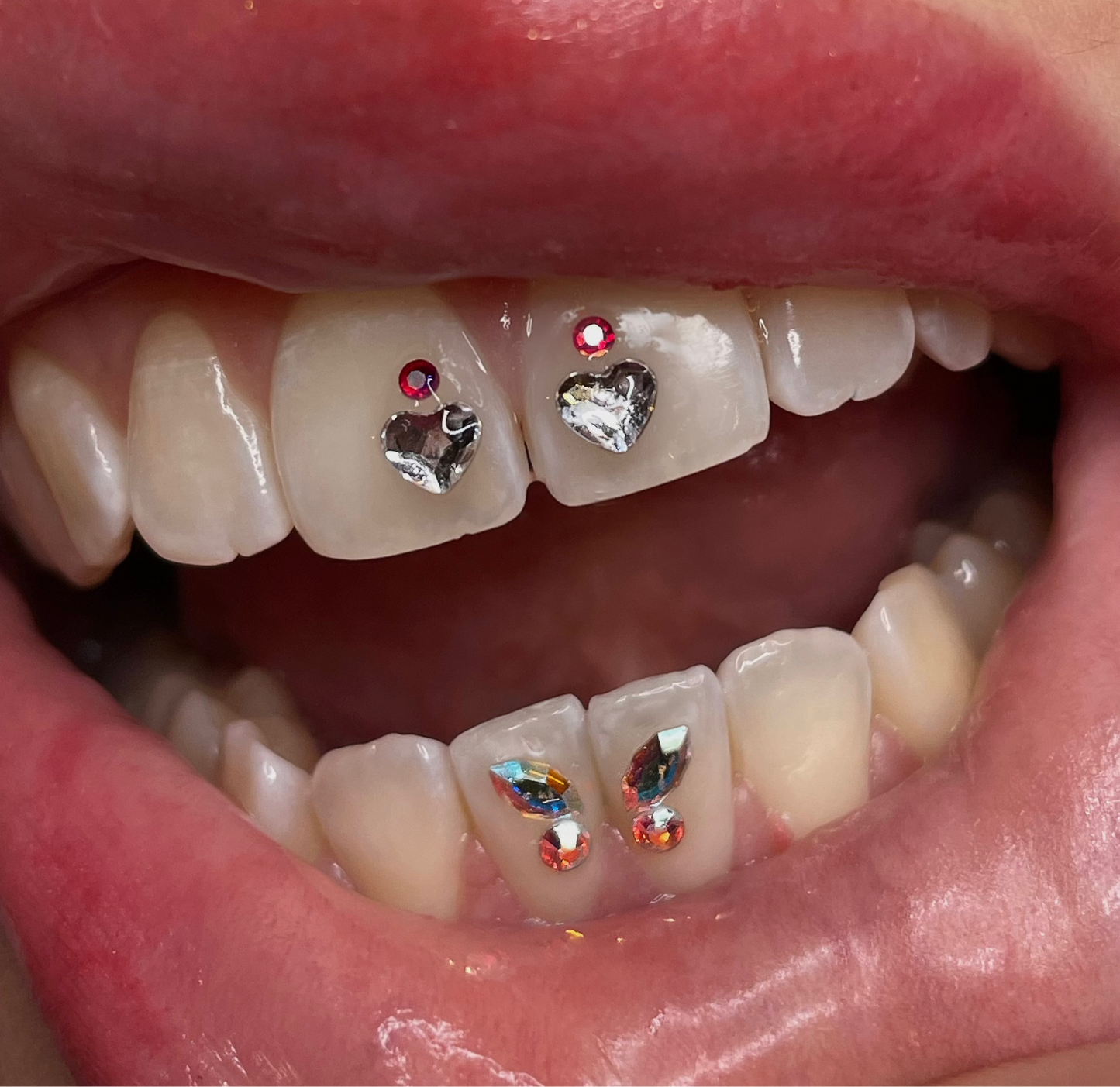 sourire brillant avec coeur crystal et navette swarovski hologrpahic