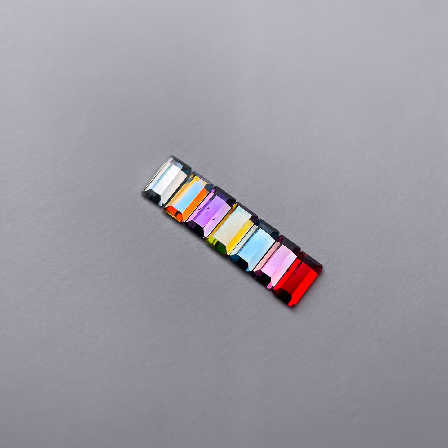 vue rapproché de profil strass dentaires swarovski baguette
