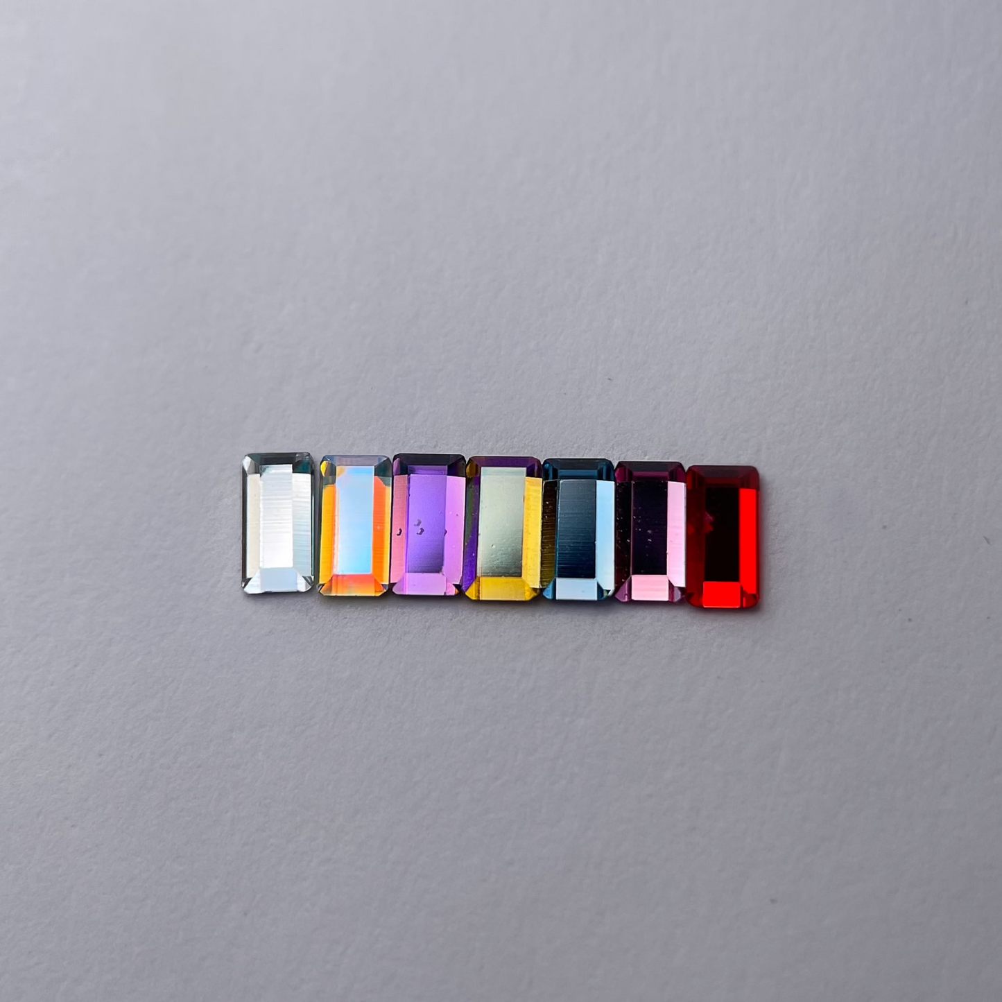 strass dentaires swarovski baguette , couleurs variées, brillance et détail