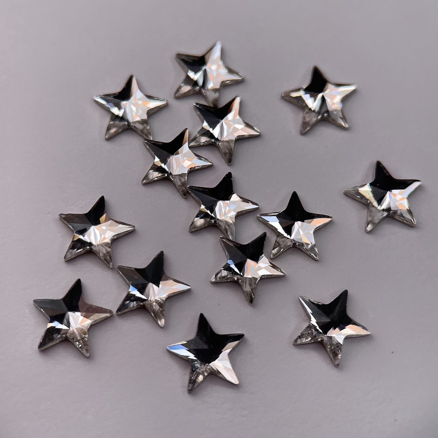Strass dentaire Swarovski en forme de grande étoile, couleur crystal, haute brillance, qualité professionnelle.