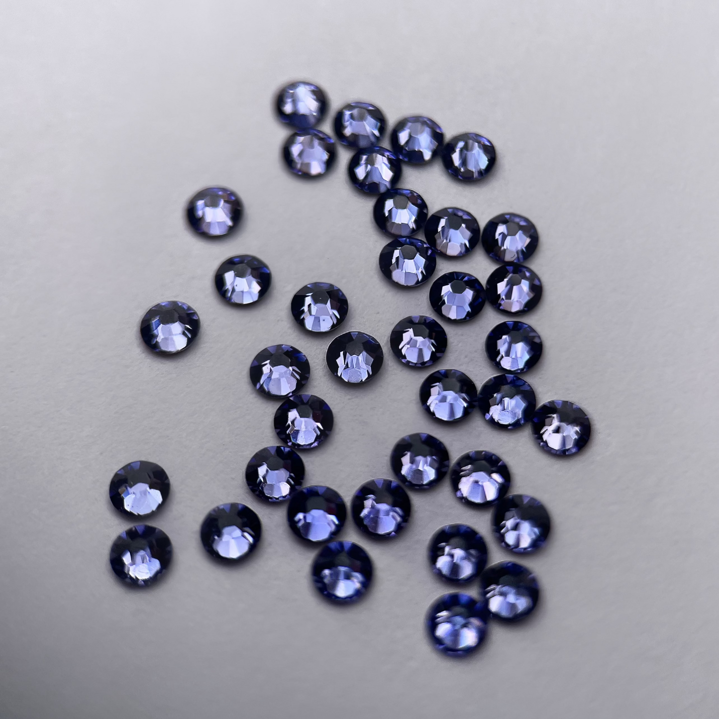 Strass dentaire Swarovski rond, couleur tanzanite, éclat profond
