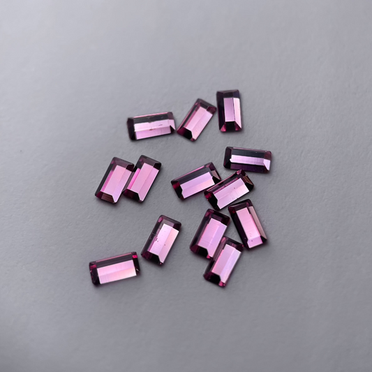 Strass dentaire Swarovski en forme baguette, couleur pink baby, haute brillance, qualité professionnelle.