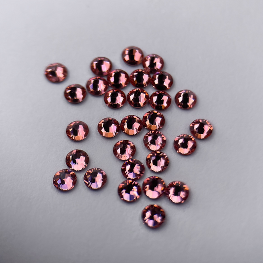 Strass dentaire Swarovski rond, couleur peach baby, brillance éclatante.