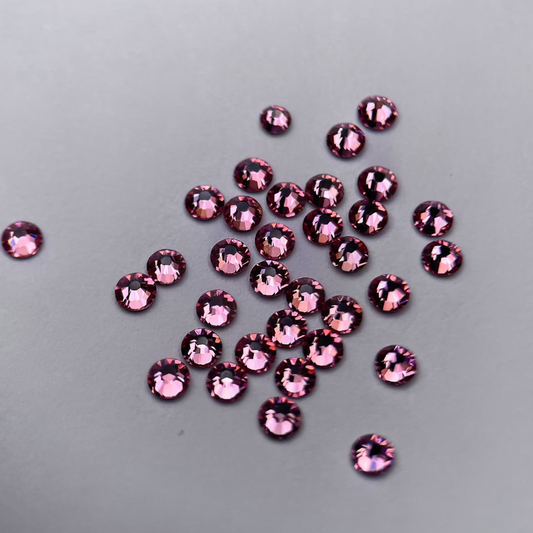 Strass dentaire Swarovski rond, couleur pink baby, brillance douce